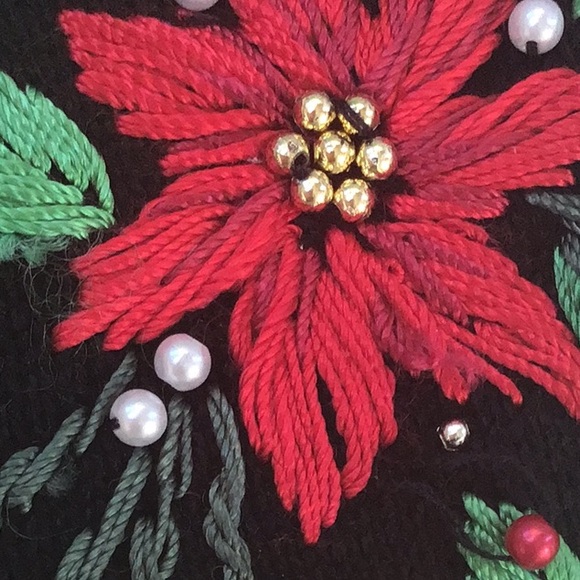 Vintage  Black Embroidered Poinsettia Bead Pearl Winter Party Christmas Sweater - Picture 11 of 11